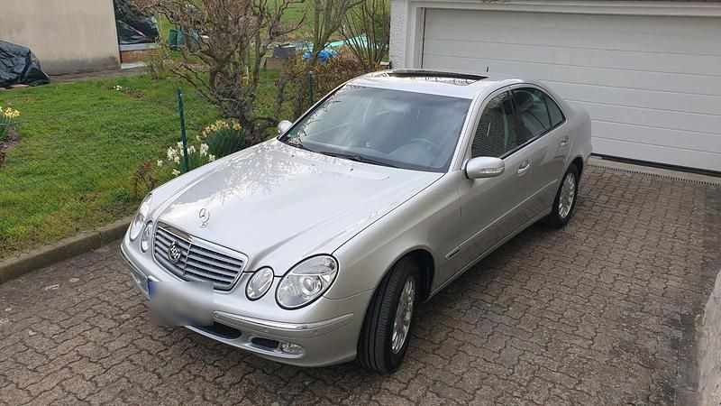 Gebraucht Mercedes E240 177 PS (130 kW) 2002 Silber Limousine