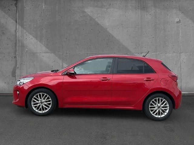 Gebraucht Kia Rio DREAM-TEAM Edition 101 PS (74 kW) 2019 (beg) signalrot met. Limousine