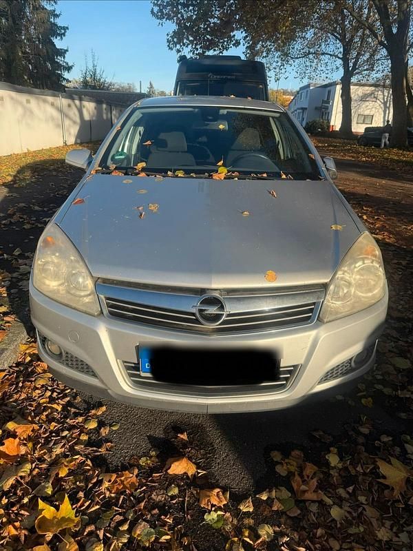 Grau Gebraucht 2007 Opel Astra Limousine | 450 € - Bild 1/4