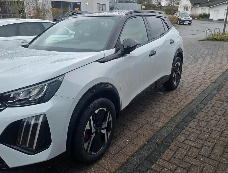 Weiß Gebraucht 2024 Peugeot 2008 SUV | 20.300 € (Superpreis) - Bild 1/3