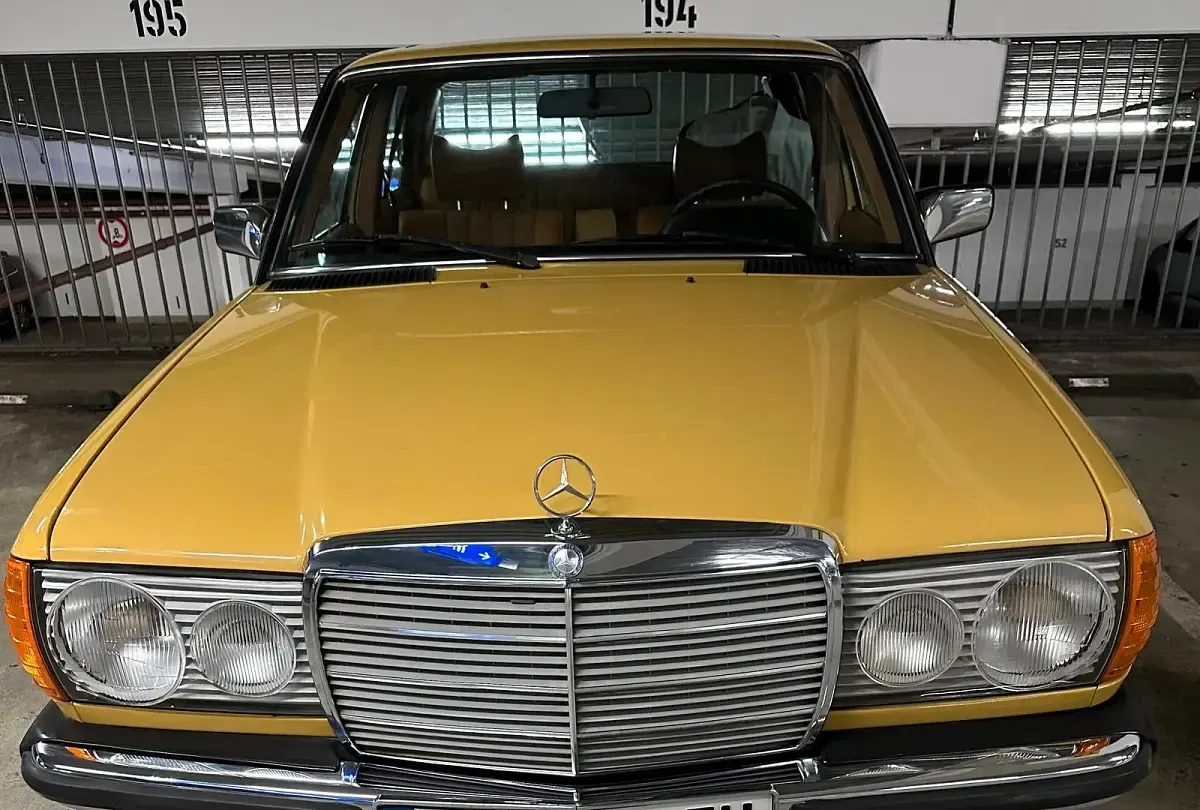 Gebraucht Mercedes 230 109 PS (80 kW) 1977 Gold Limousine