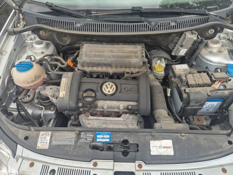 Grau Gebraucht 2006 VW Polo Limousine | 990 € (Superpreis) - Bild 1/4