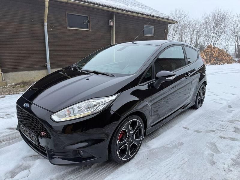 Schwarz Gebraucht 2017 Ford Fiesta ST200 Coupé | 13.900 € (Fairer Preis) - Bild 1/4