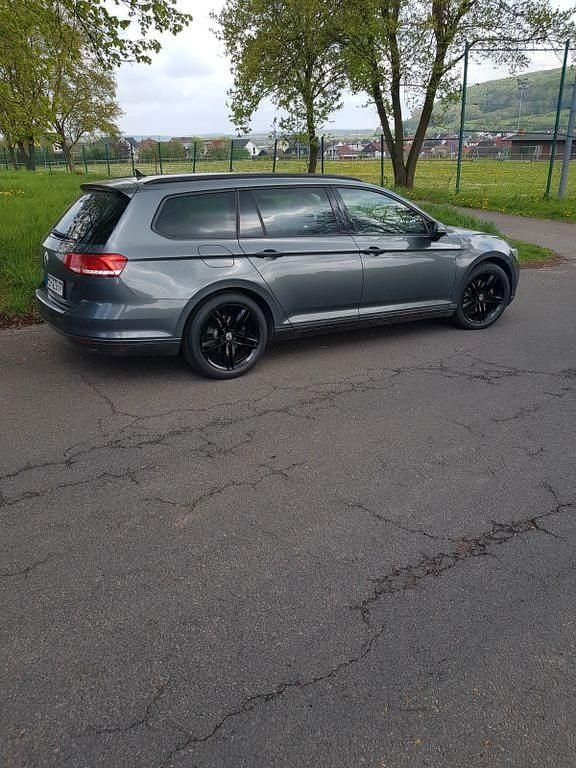 Grau Gebraucht 2015 VW Passat Trendline Kombi | 8.650 € (Superpreis) - Bild 1/4
