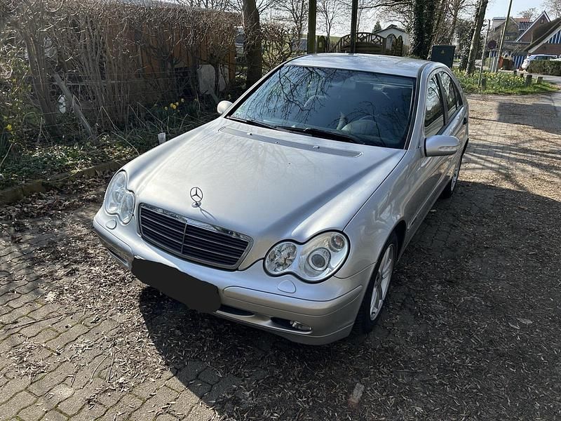 Gebraucht Mercedes C180 143 PS (105 kW) 2004 Silber Coupé