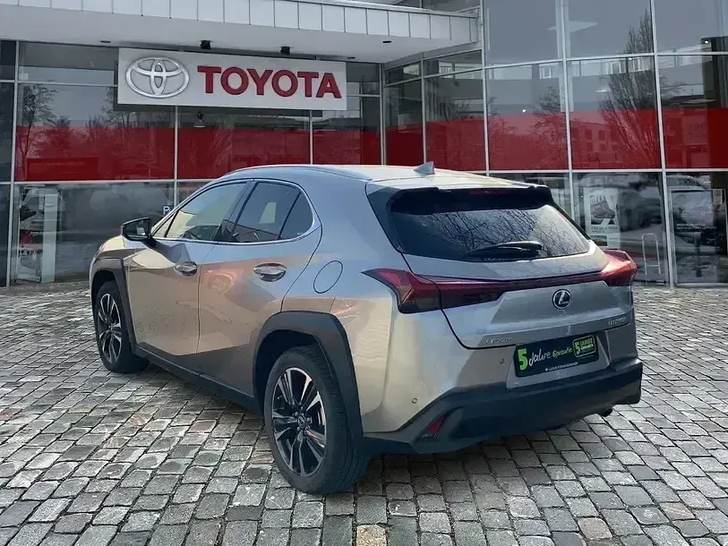 Gebraucht Lexus UX 250h 184 PS (135 kW) 2023 Sonic titanium (metallic) SUV