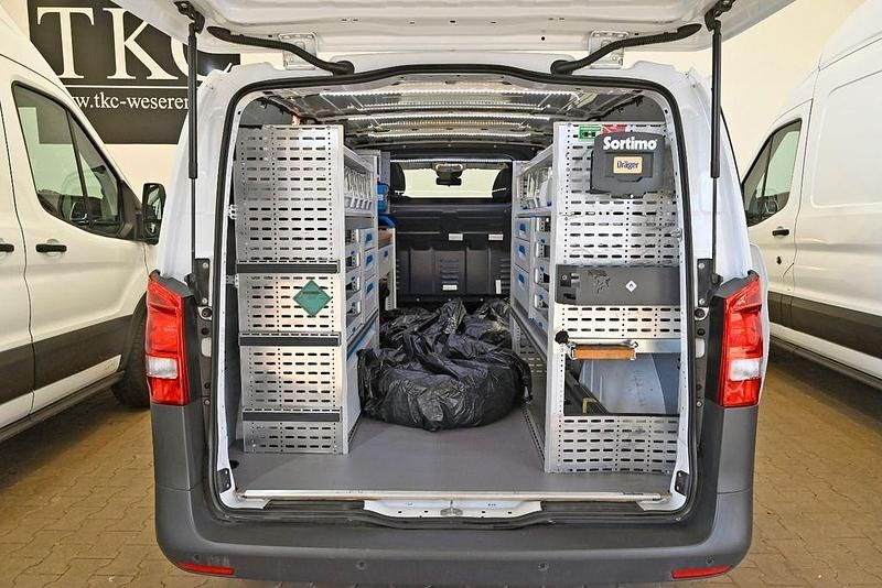 Weiß Gebraucht 2021 Mercedes Vito Limousine | 18.921 € (Fairer Preis) - Bild 1/4