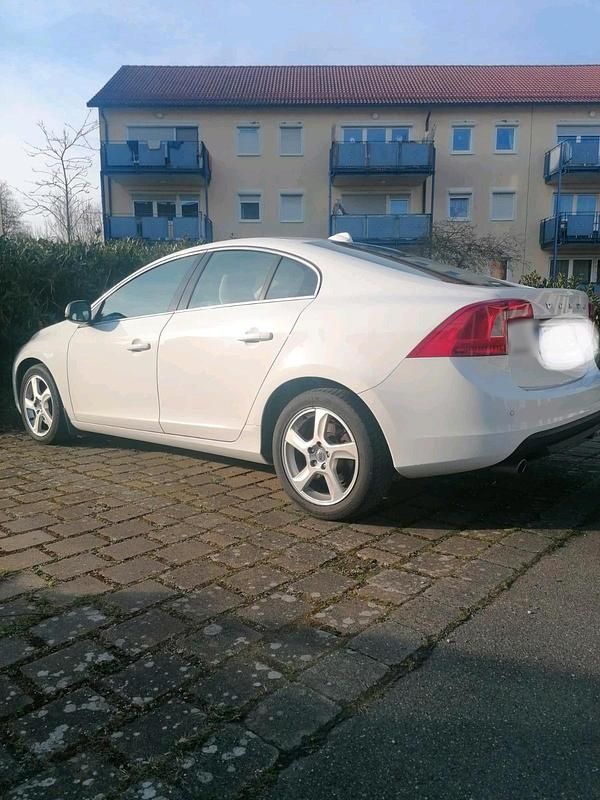 Gebraucht Volvo S60 Summum 215 PS (158 kW) 2011 Weiß Limousine