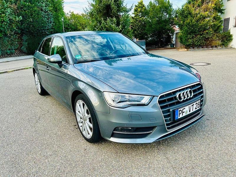 Grau Gebraucht 2014 Audi A3 Attraction Limousine | 13.900 € (Etwas zu teuer) - Bild 1/4