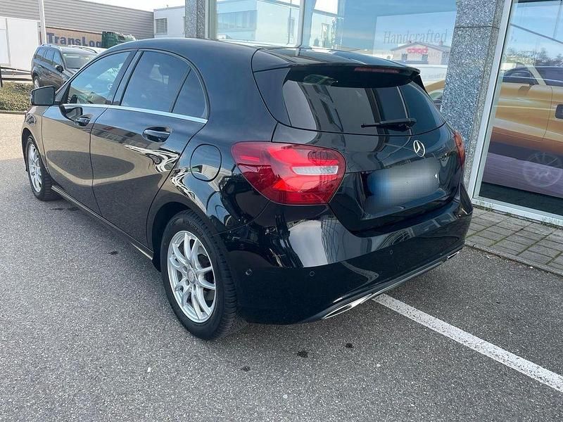Gebraucht Mercedes A180 109 PS (80 kW) 2017 Schwarz Limousine