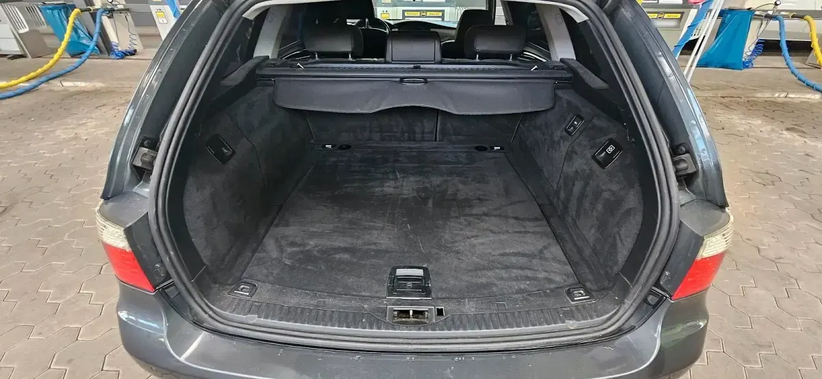 Gebraucht BMW 520 163 PS (119 kW) 2007 Grau Kombi