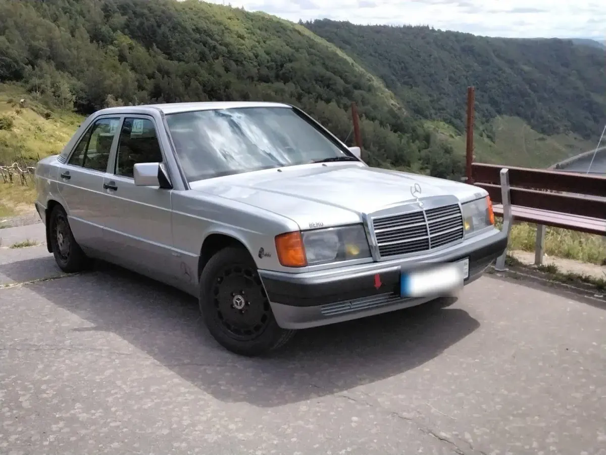 Gebraucht Mercedes 190 160 PS (117 kW) 1992 Silber Limousine