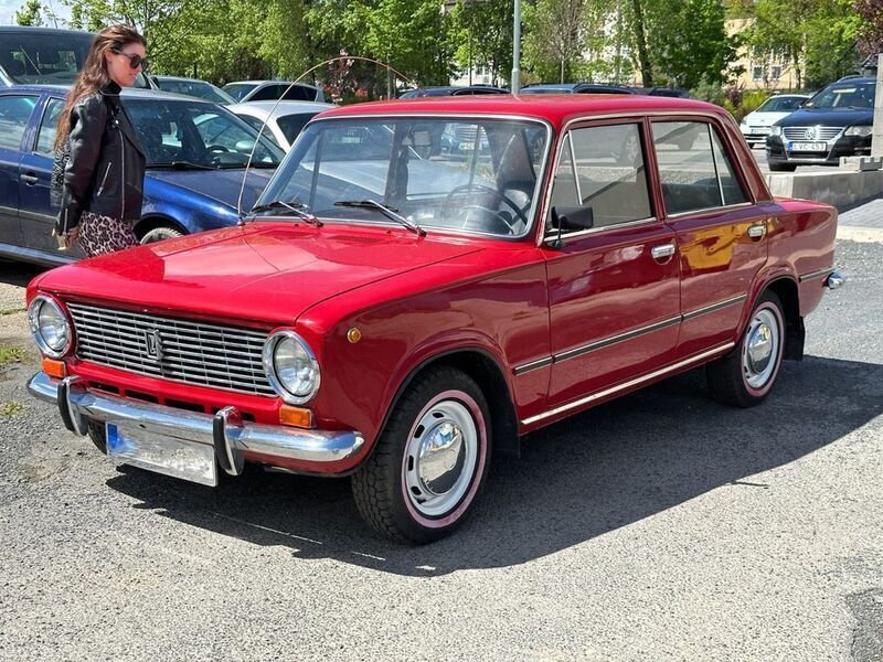Rot Gebraucht 1975 Lada 1200 Limousine | 11.490 € - Bild 1/2