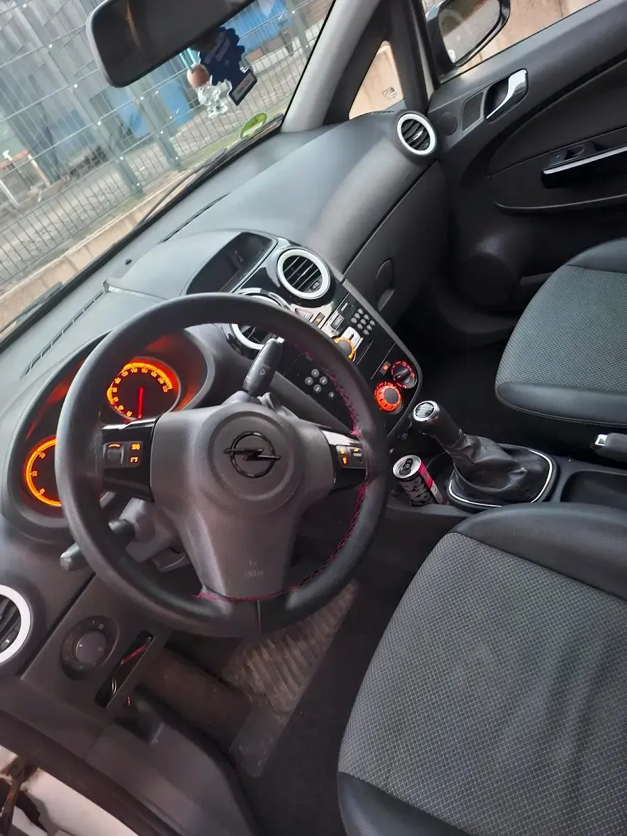 Gebraucht Opel Corsa Edition 90 PS (66 kW) 2009 Weiß Kleinwagen