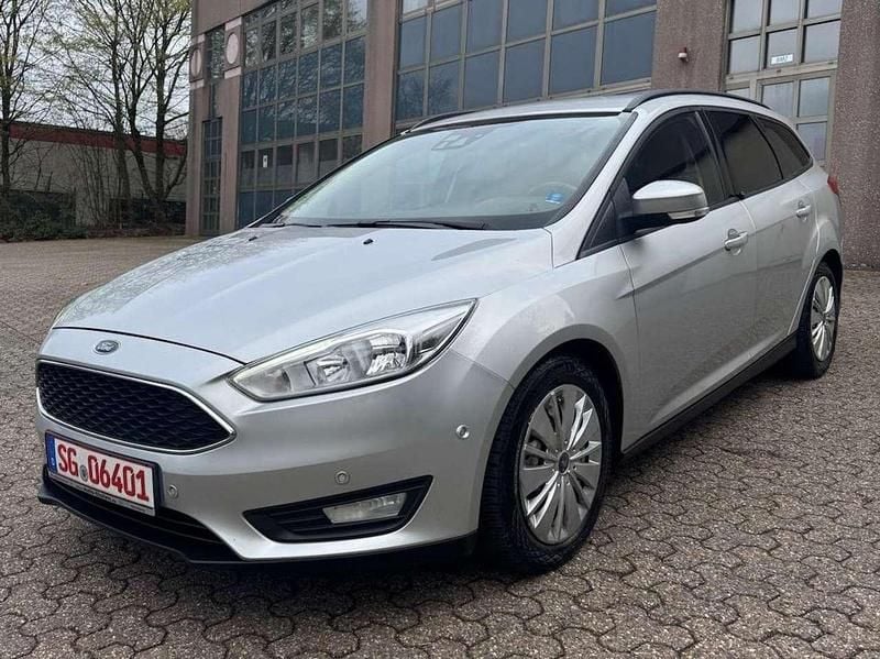 Gebraucht Ford Focus Business Edition 125 PS (91 kW) 2016 Polargrau metallic Kombi