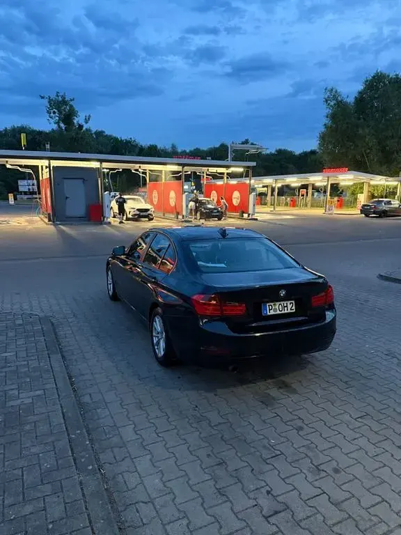 Gebraucht BMW 320 184 PS (135 kW) 2015 Schwarz Limousine
