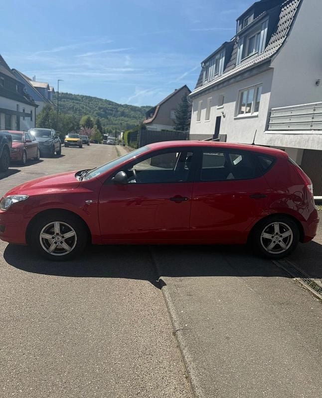 Gebraucht Hyundai i30 Edition+ 90 PS (66 kW) 2009 Rot Kombi