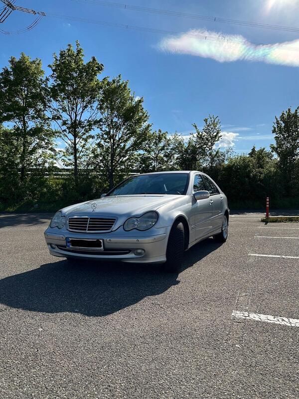 Silber Gebraucht 2000 Mercedes C200 Avantgarde Limousine | 3.500 € - Bild 1/4