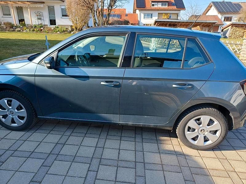 Gebraucht Skoda Fabia 60 PS (44 kW) 2016 Grau Limousine