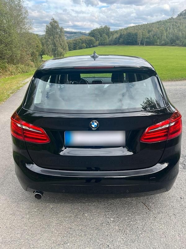 Gebraucht BMW 218 156 PS (114 kW) 2016 Schwarz Kombi