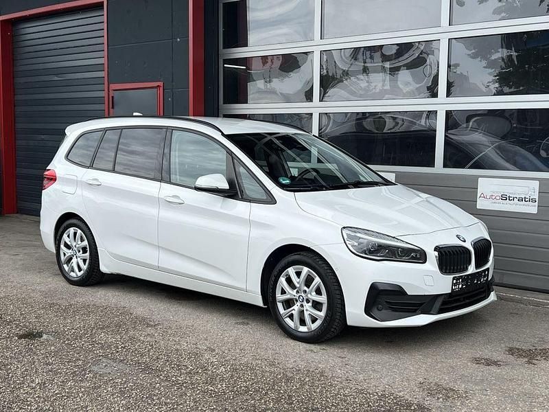Weiß Gebraucht 2020 BMW 218 Gran Tourer Advantage Van / Kleinbus | 12.911 € (Guter Preis) - Bild 1/4