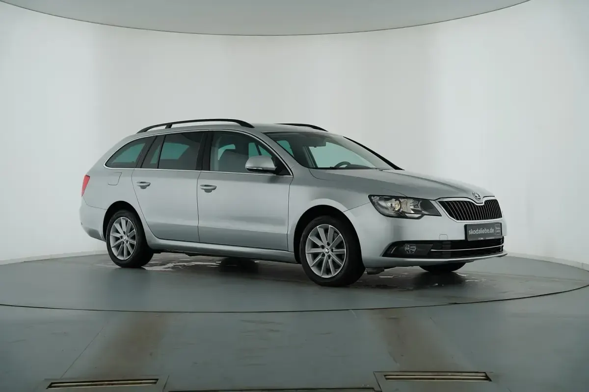 Gebraucht Skoda Superb 160 PS (117 kW) 2013 Brilliantsilber metallic Kombi