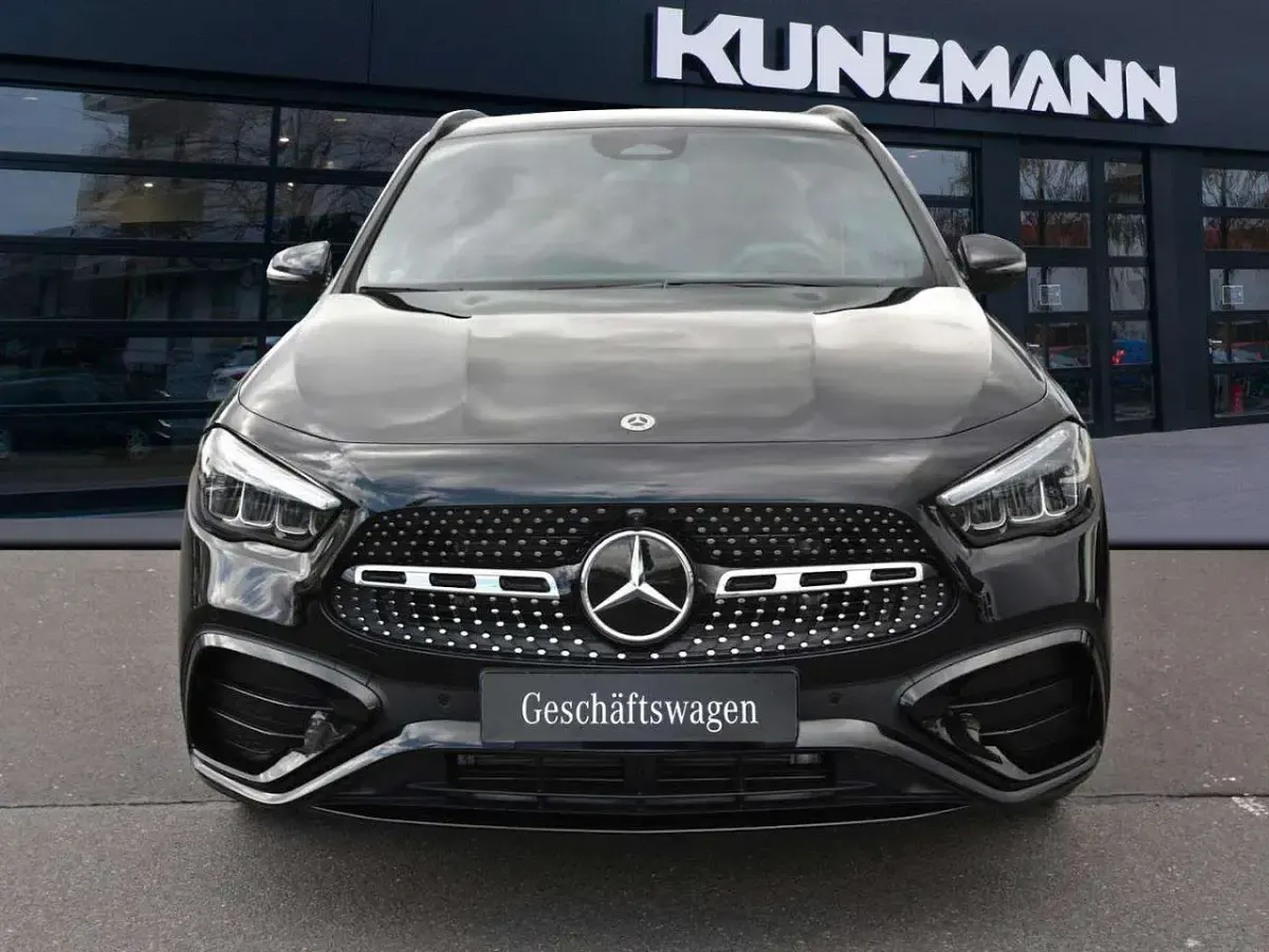 Second-hand Mercedes GLA200 AMG 150 CP (110 kW) 2026 Negru SUV
