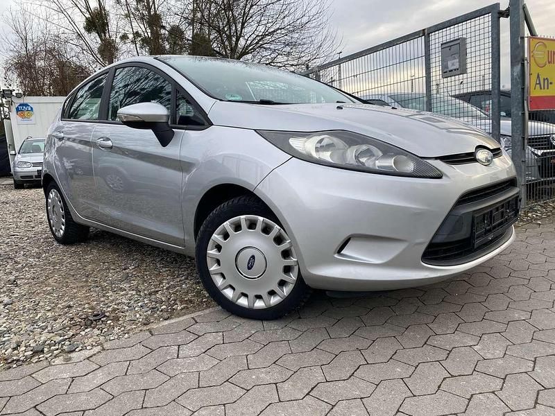 Gebraucht Ford Fiesta Trend 82 PS (60 kW) 2009 Polarsilber metallic Kleinwagen