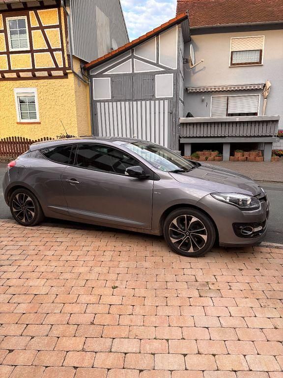 Grau Gebraucht 2014 Renault Mégane III Bose Edition Coupé | 4.990 € (Guter Preis) - Bild 1/4