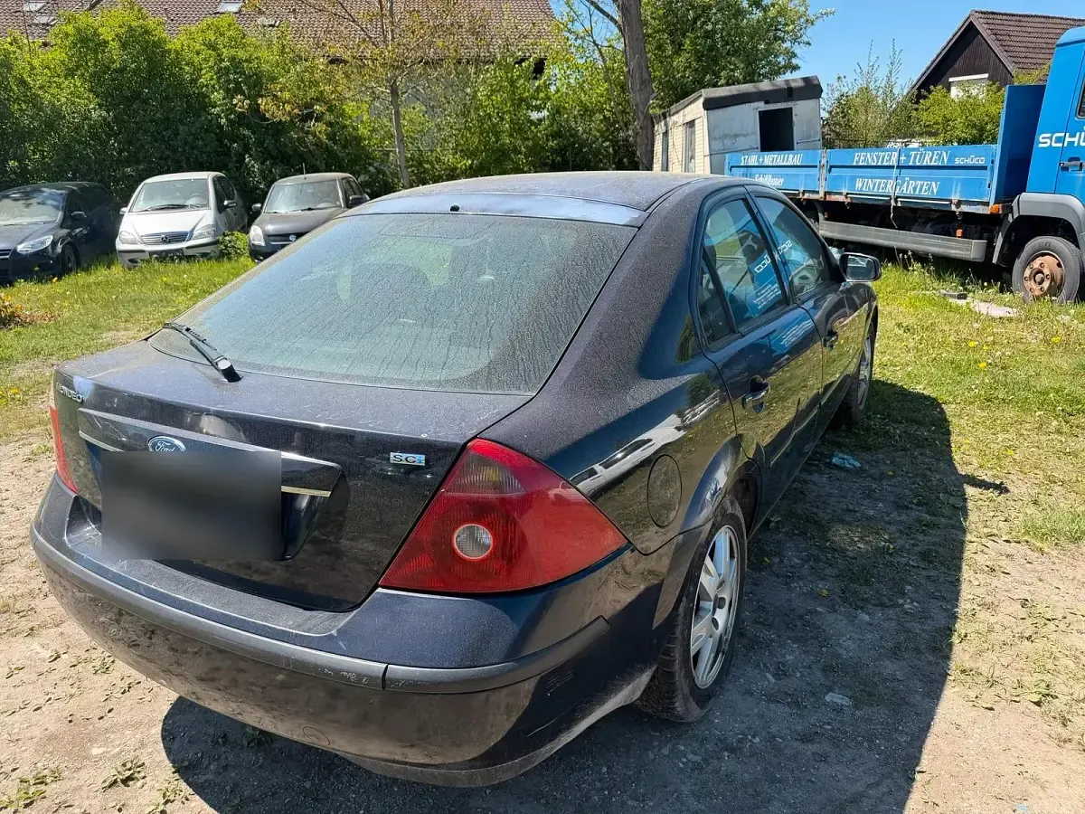 Gebraucht Ford Mondeo 125 PS (91 kW) 2004 Blau Limousine