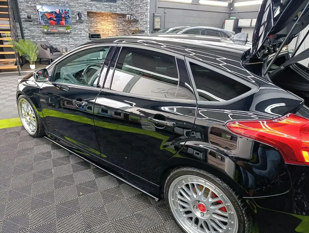Gebraucht Ford Focus Sport 185 PS (136 kW) 2015 Schwarz Limousine