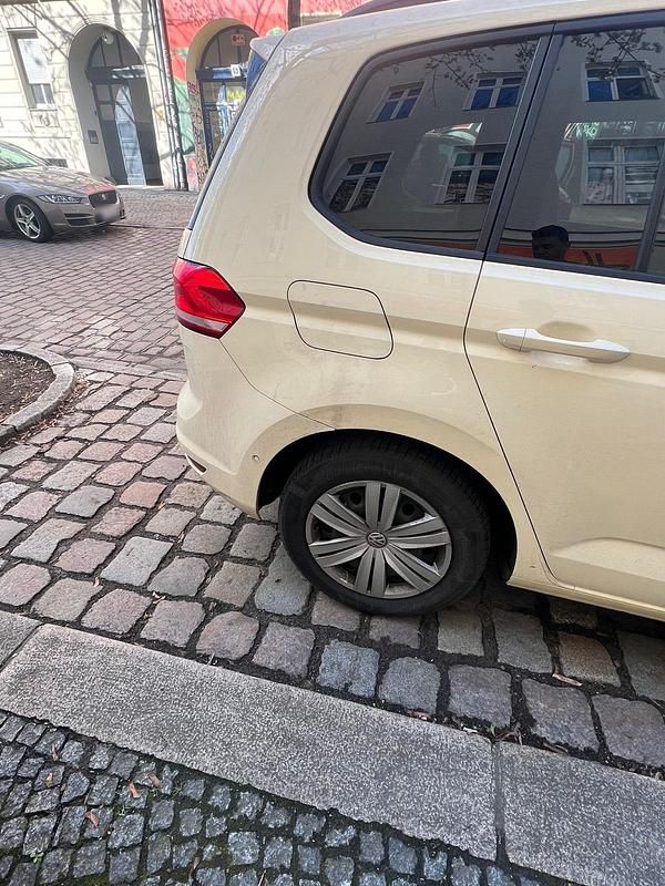 Second-hand VW Touran 2017 Galben Monovolum