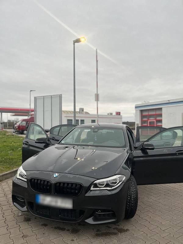 Gebraucht BMW 550 381 PS (280 kW) 2014 Grau Limousine