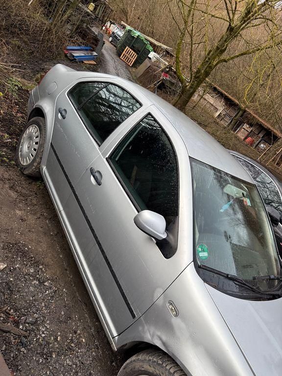 Second-hand VW Bora Edition 90 CP (66 kW) 2000 Argintiu Berlinǎ