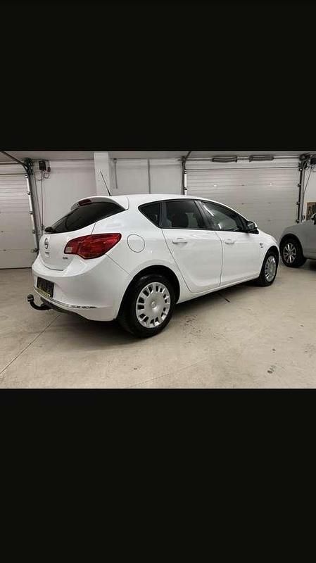 Gebraucht Opel Astra Selection 125 PS (91 kW) 2013 Kombi