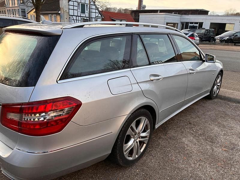 Gebraucht Mercedes E300 Avantgarde 231 PS (169 kW) 2011 Silber Kombi
