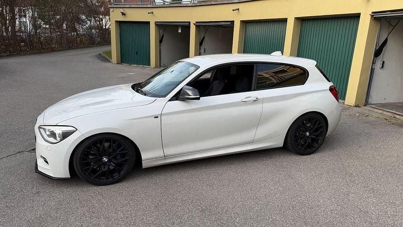 Weiß Gebraucht 2013 BMW M135 Performance Kleinwagen | 16.500 € (Guter Preis) - Bild 1/4