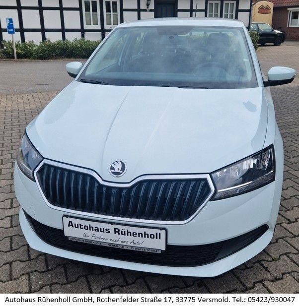 Weiß Gebraucht 2018 Skoda Fabia Cool Plus Limousine | 9.960 € (Fairer Preis) - Bild 1/4