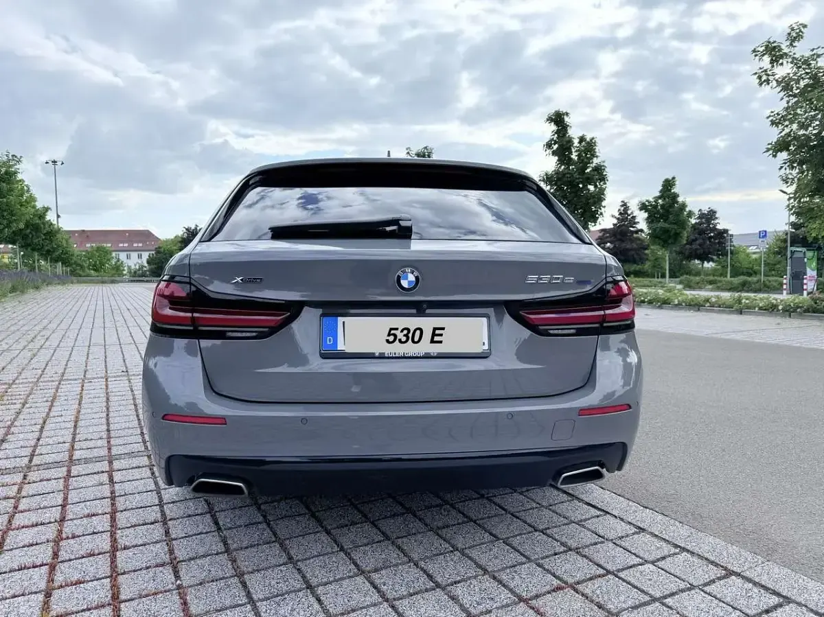 Gebraucht BMW 530e 292 PS (214 kW) 2021 Grau Kombi