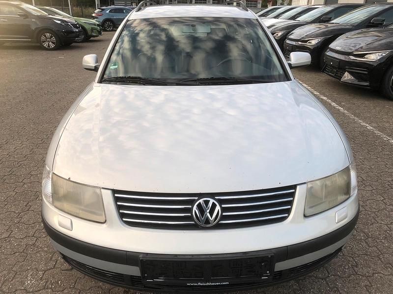 Silber Gebraucht 2000 VW Passat Kombi | 850 € (Superpreis) - Bild 1/4