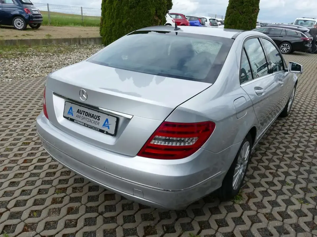 Gebraucht Mercedes C180 Elegance 156 PS (114 kW) 2012 Silber Limousine