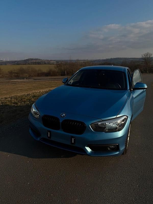 Blau Gebraucht 2018 BMW 118 Advantage Kleinwagen | 13.900 € (Fairer Preis) - Bild 1/4
