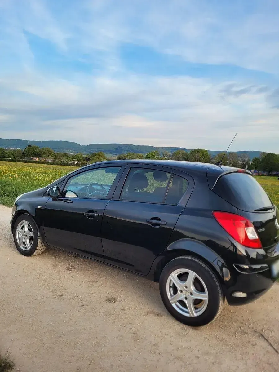 Używany Opel Corsa 69 KM (50 kW) 2012 Czarny Hatchback