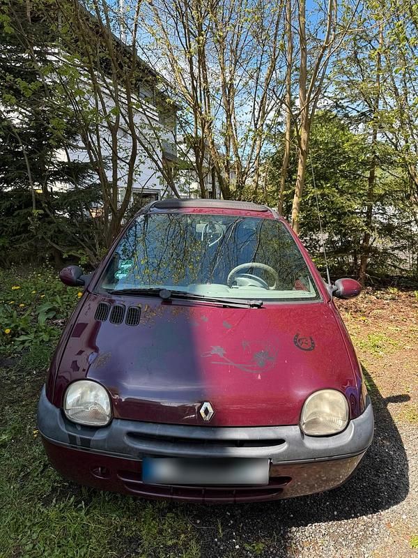 Second-hand Renault Twingo 58 CP (42 kW) 2002 Roșu Hatchback
