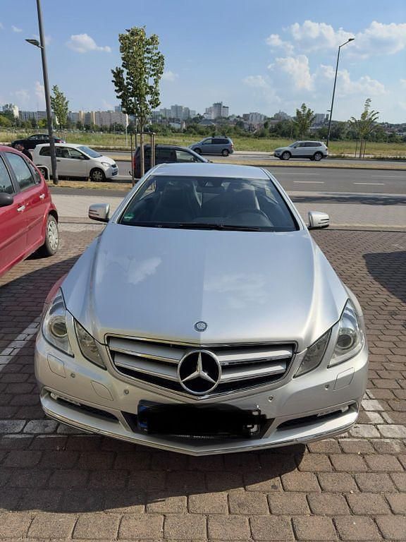 Silber Gebraucht 2011 Mercedes E250 Coupé | 13.000 € (Fairer Preis) - Bild 1/4