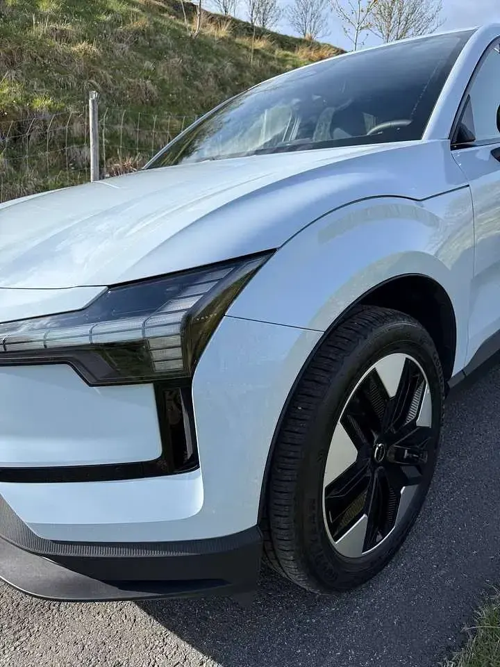 Gebraucht Volvo EX30 Core 200 kW (272 PS) 2026 Weiß SUV
