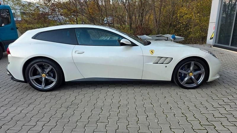 Second-hand Ferrari GTC4Lusso 689 CP (506 kW) 2016 Alb Break