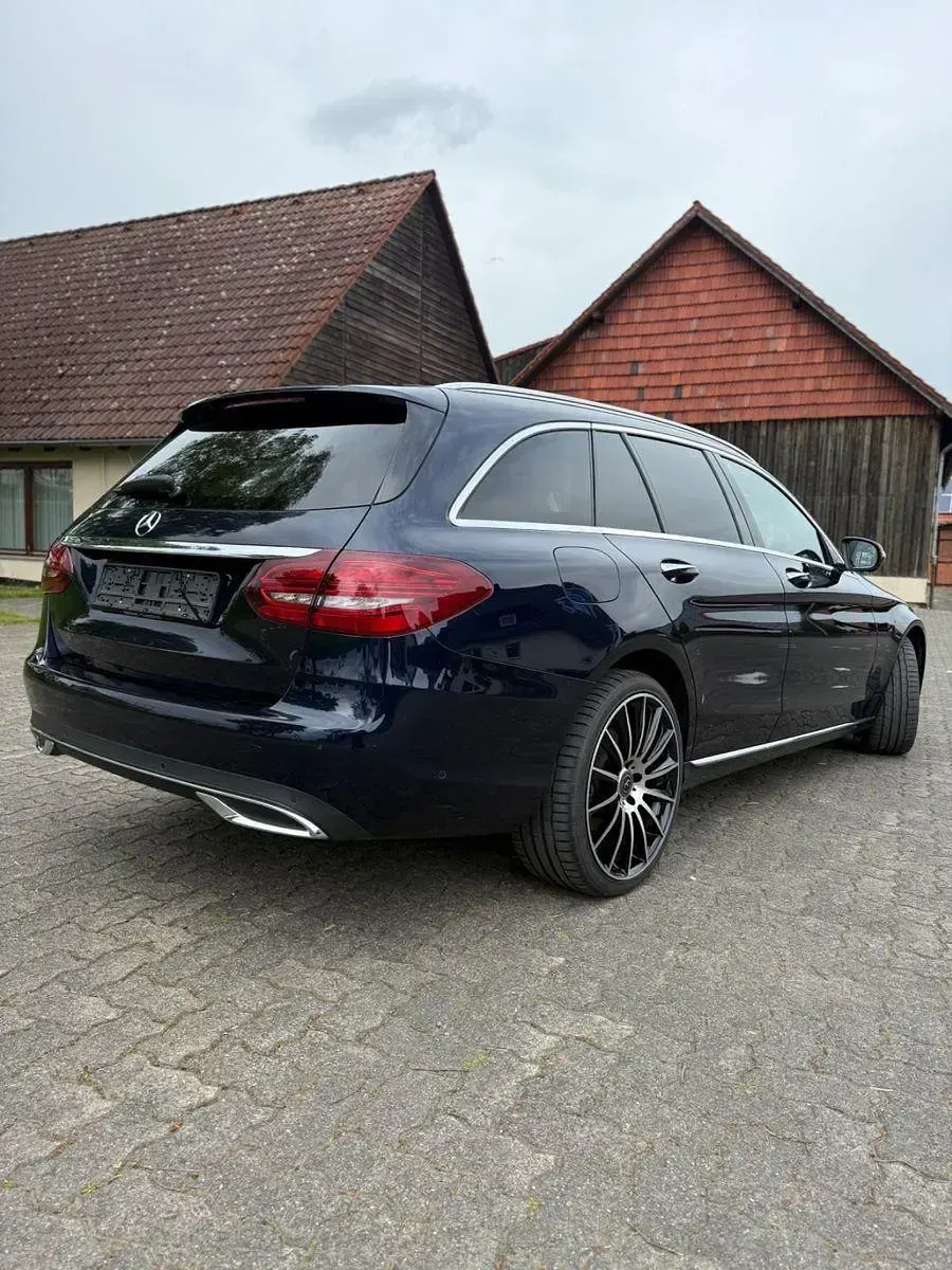 Gebraucht Mercedes C220 194 PS (142 kW) 2019 Blau Kombi