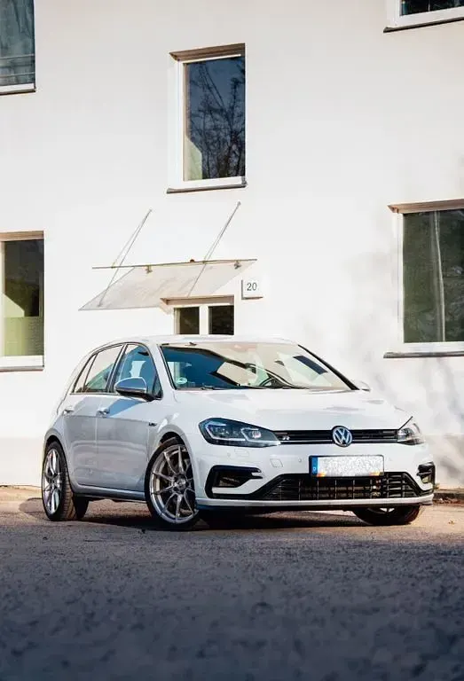 Gebraucht VW Golf VII 310 PS (228 kW) 2018 Weiß Limousine