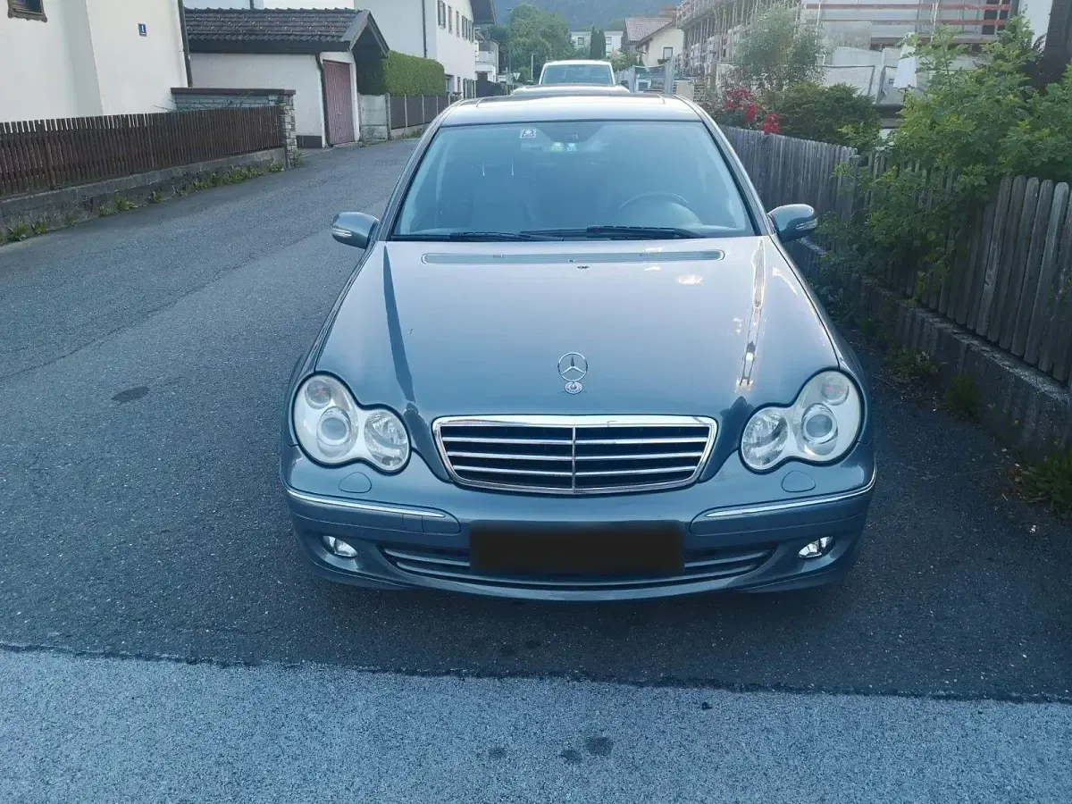 Gebraucht Mercedes C270 204 PS (150 kW) 2006 Blau Limousine